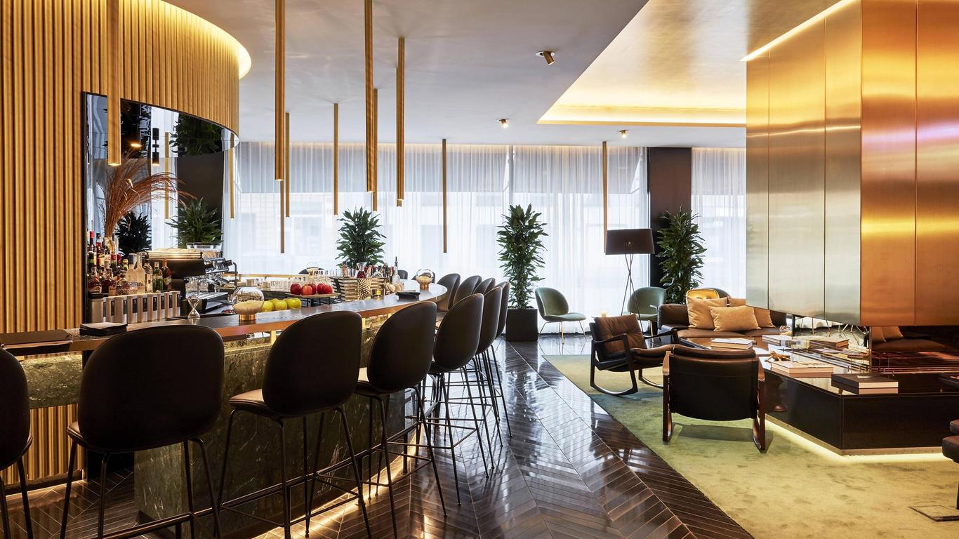 Roomers Munich, Autograph Collection