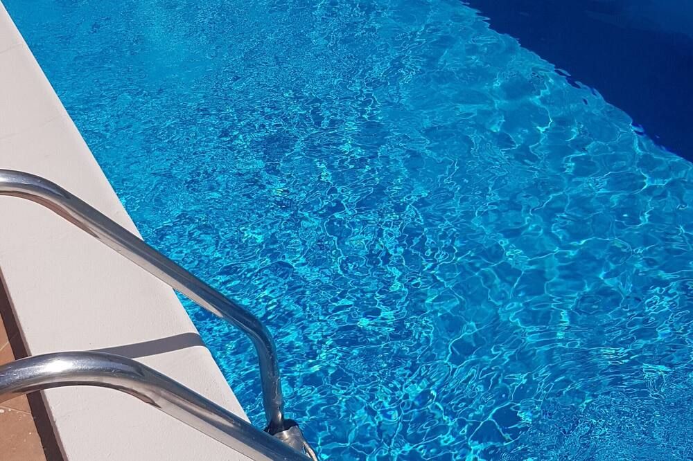 Piscină