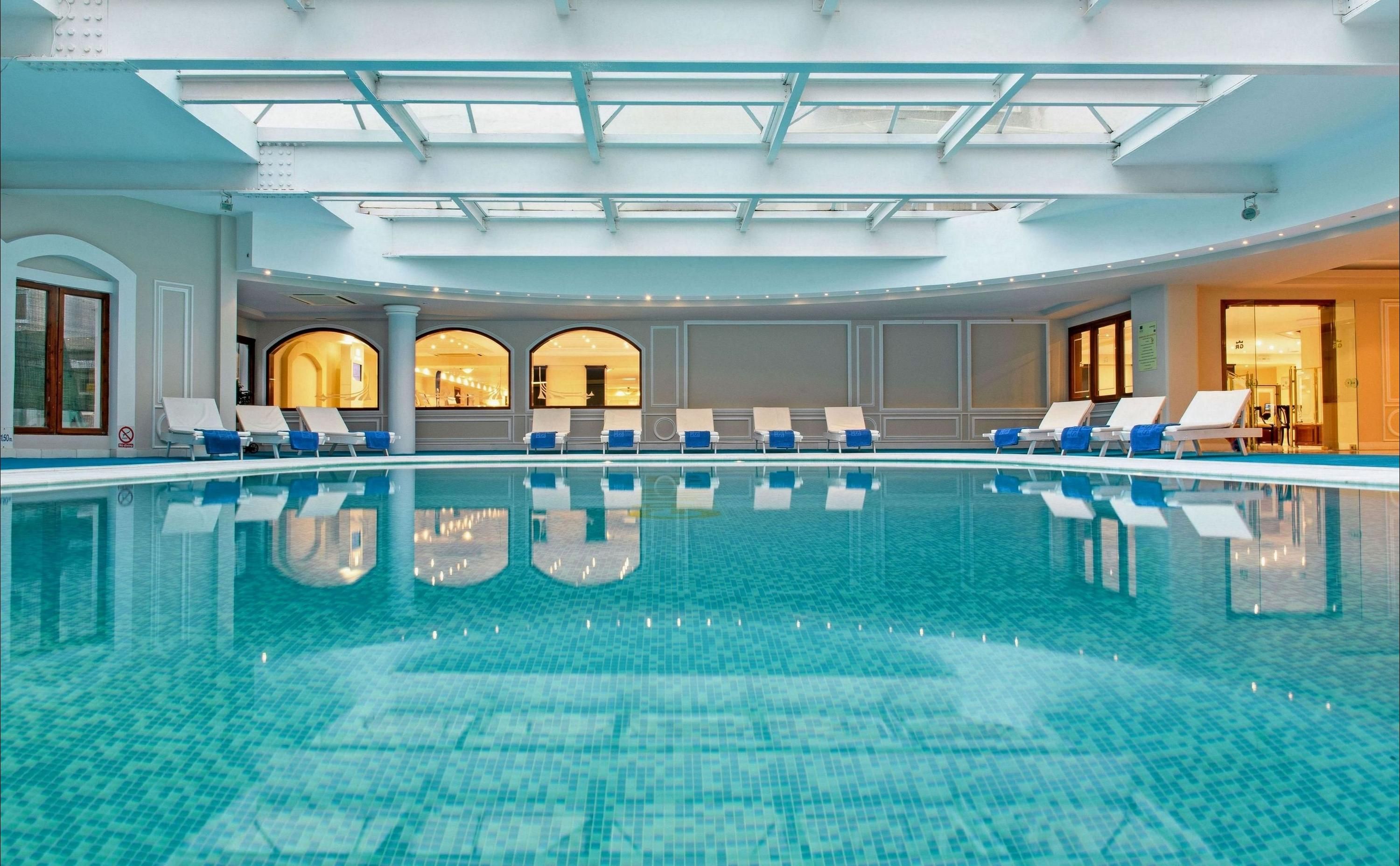 Piscină