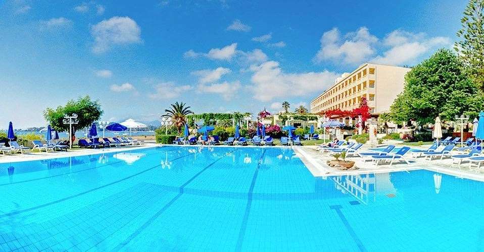 Piscină