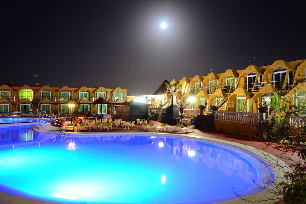 Piscină