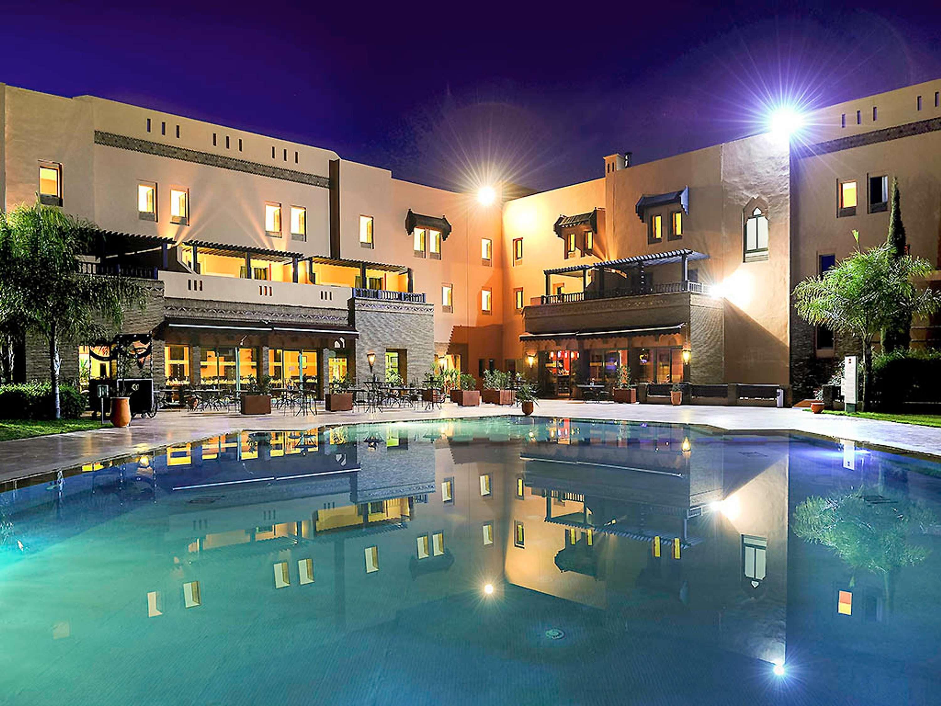 Piscină