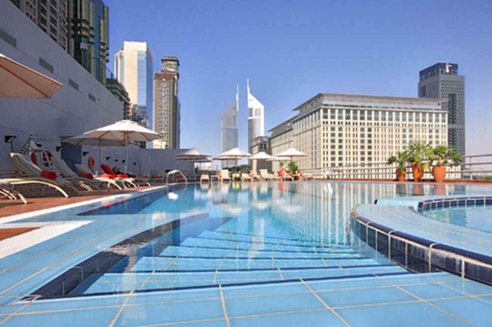 Piscină