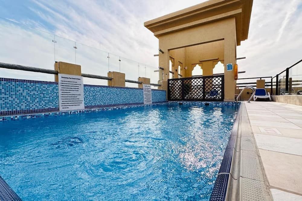 Piscină