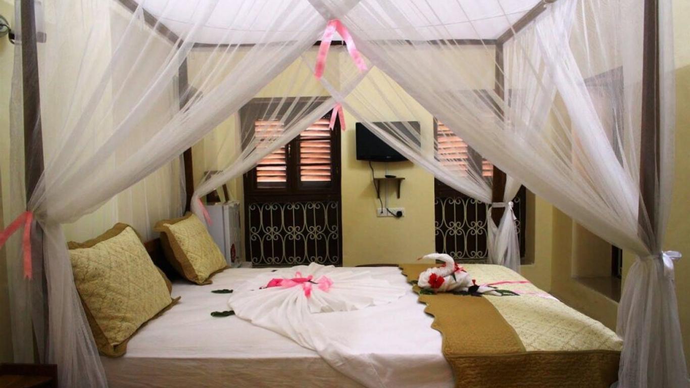 The Island Town Hotel - Adults Only