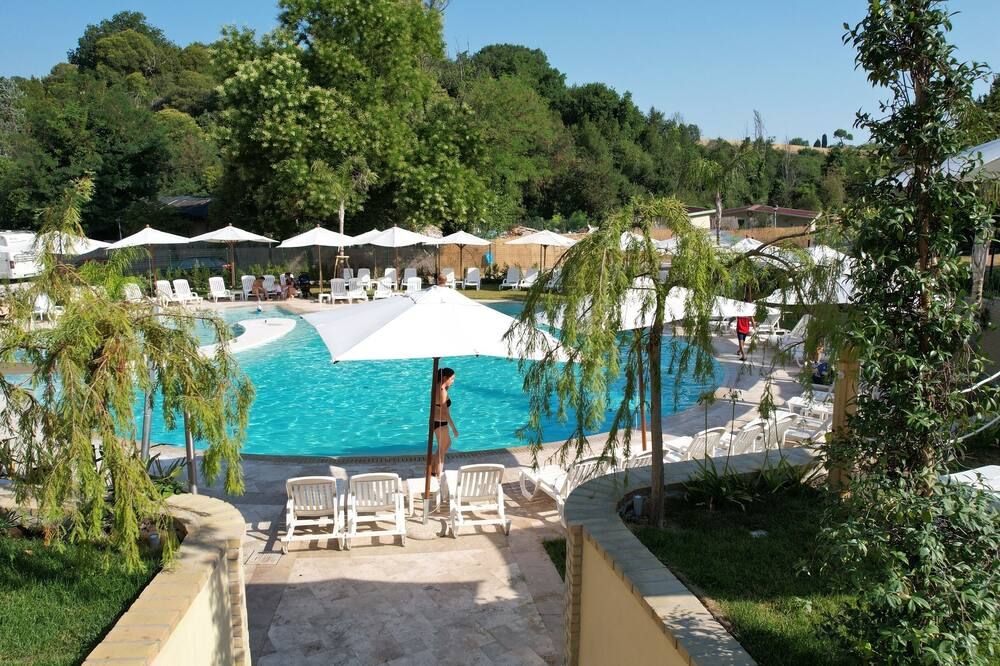 Piscină