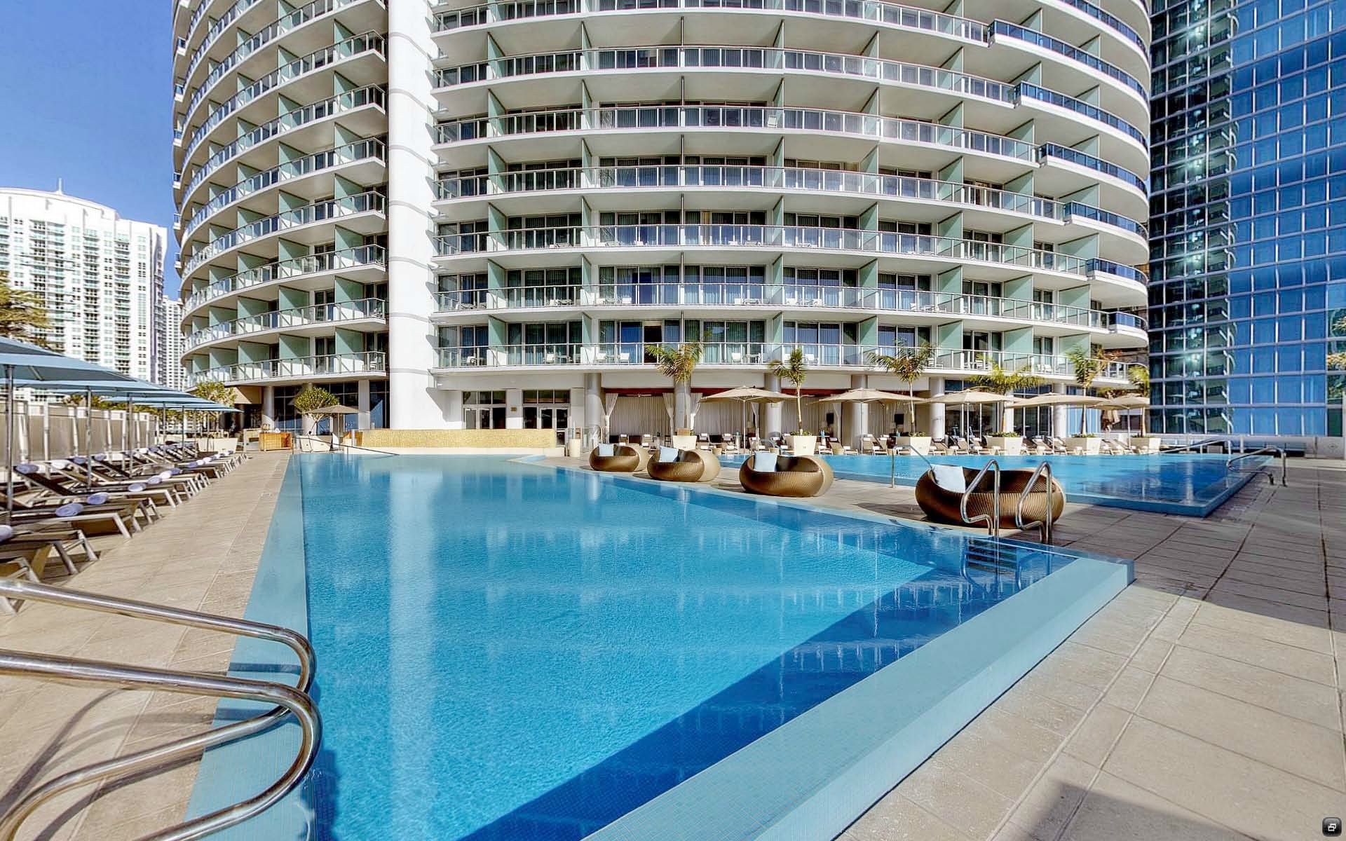 Piscină