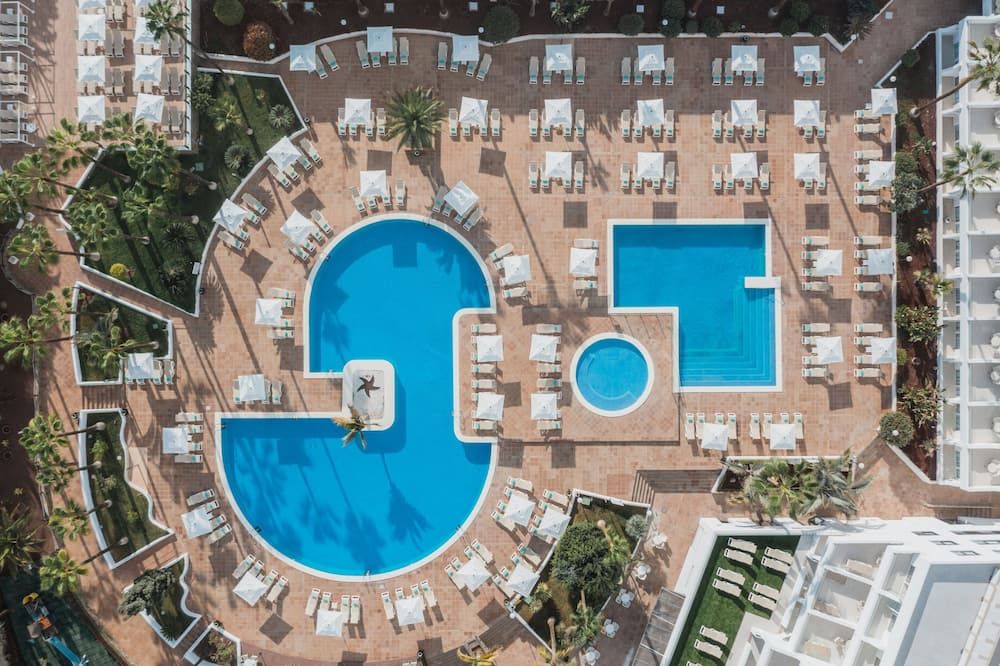 Piscină