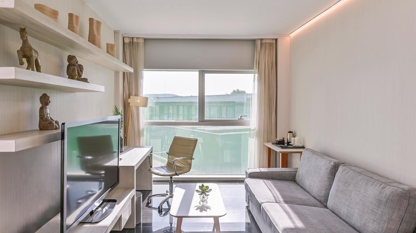 Hesperia Barcelona Fira Suites